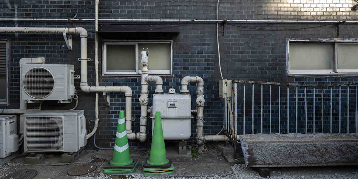 how does an air conditioner expansion valve work