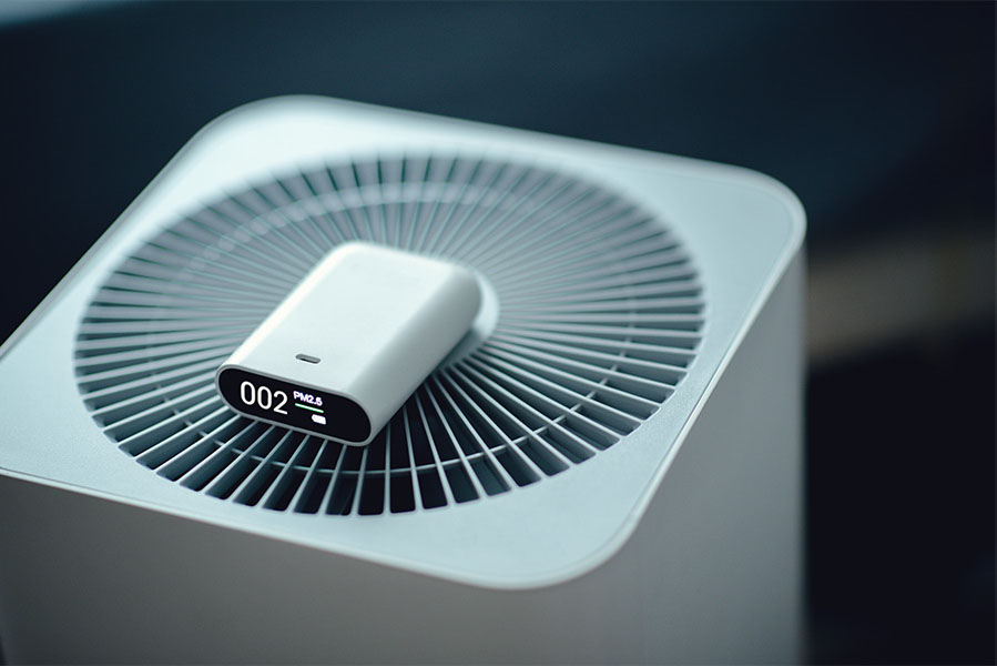 Air quality monitor on purifier